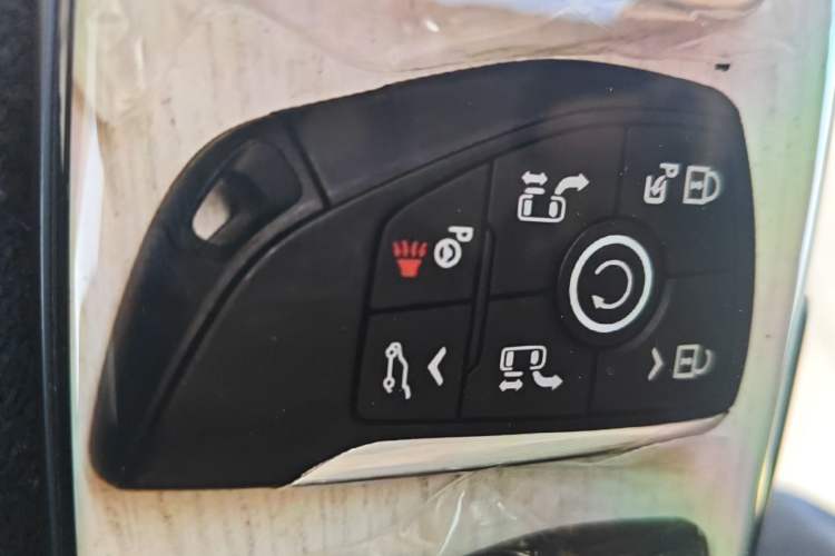 Used Buick Century 2023 2.0T Six-Seater Yinshi Edition Vehicle Key