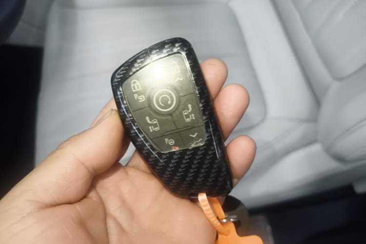 Used Buick Century 2023 2.0T Six-Seater Yinshi Edition Vehicle Key