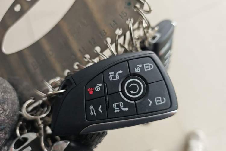 Used Buick Century 2023 2.0T Six-Seater Yinshi Edition Vehicle Key