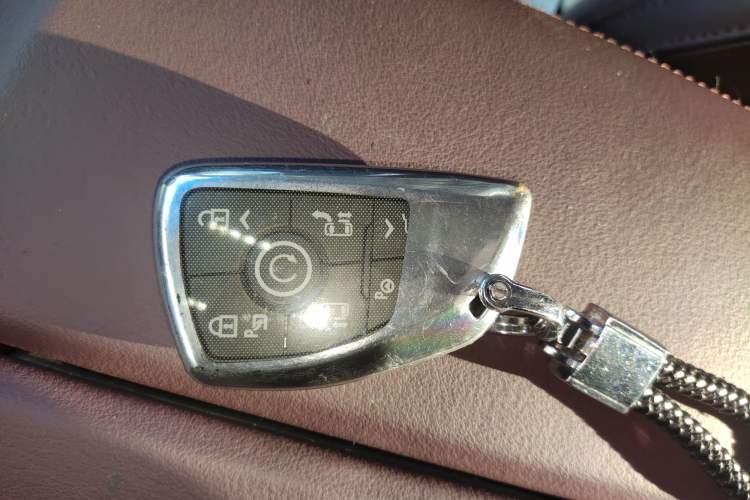 Used Buick Century 2023 2.0T Six-Seater Yinshi Edition Vehicle Key