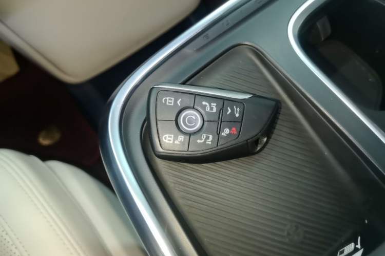 Used Buick Century 2023 2.0T Six-Seater Yinshi Edition Vehicle Key