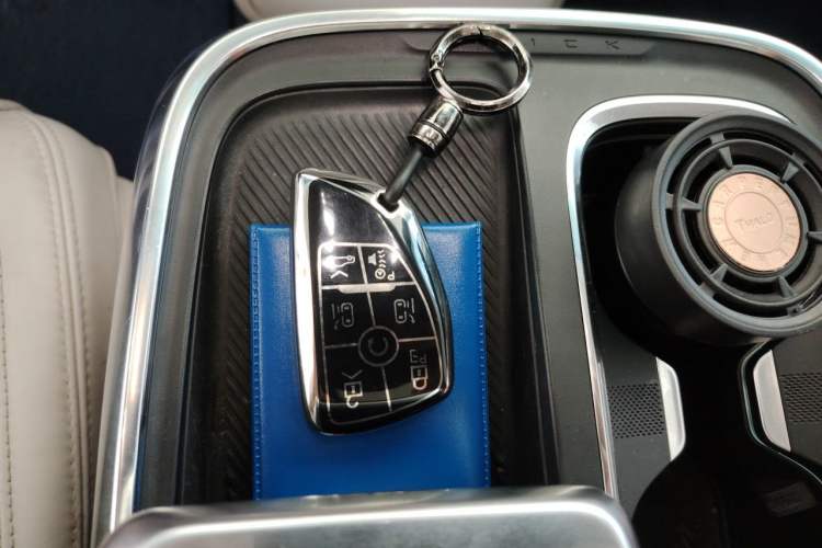 Used Buick Century 2023 2.0T Six-Seater Yinshi Edition Vehicle Key