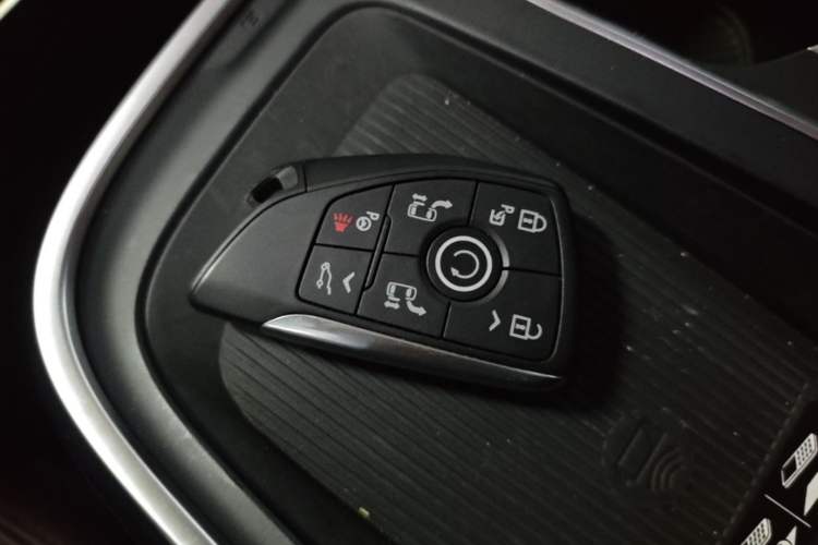 Used Buick Century 2023 2.0T Six-Seater Yinshi Edition Vehicle Key