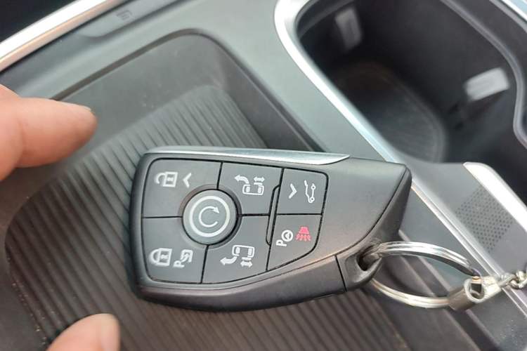 Used Buick Century 2023 2.0T Six-Seater Yinshi Edition Vehicle Key