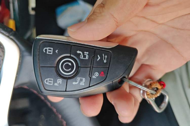 Used Buick Century 2023 2.0T Six-Seater Yinshi Edition Vehicle Key