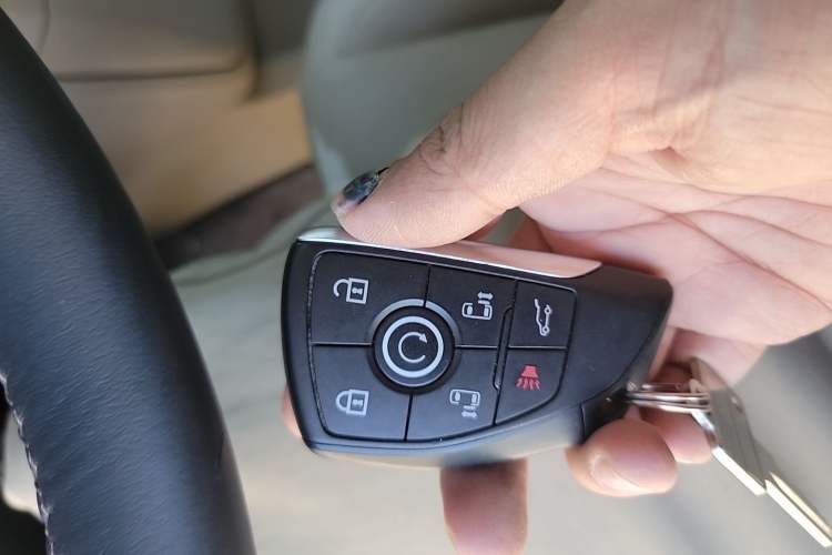 Used Buick Century 2023 2.0T Seven-Seater Deluxe Edition Vehicle Key