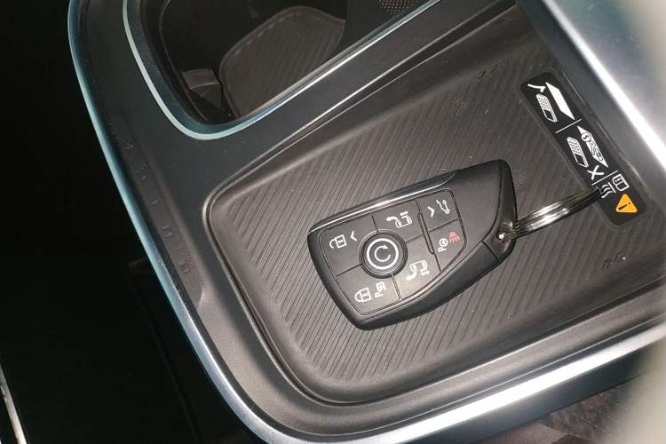 Used Buick Century 2023 2.0T Six-Seater Yinshi Edition Vehicle Key