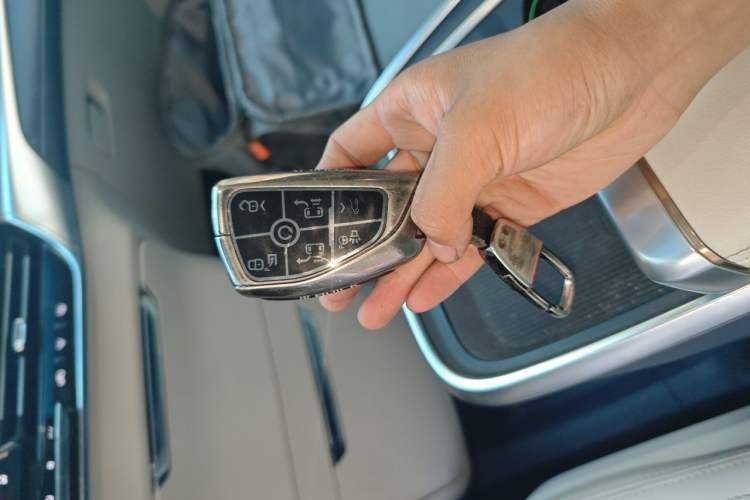 Used Buick Century 2023 2.0T Seven-Seater Yinshi Edition Vehicle Key