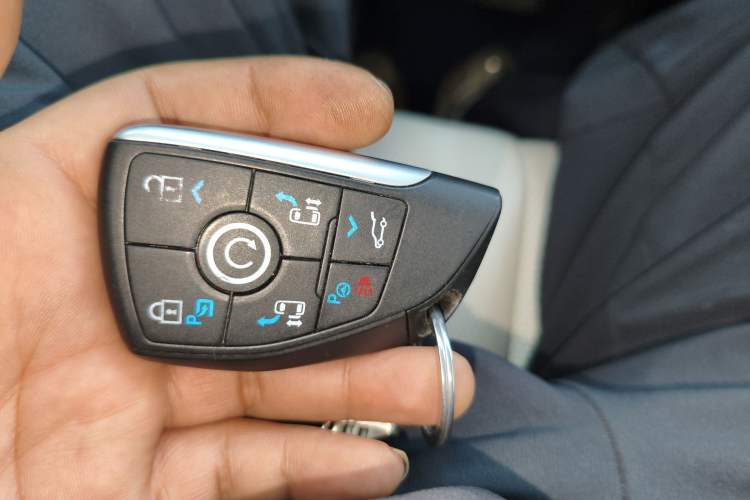 Used Buick Century 2023 2.0T Six-Seater Yinshi Edition Vehicle Key