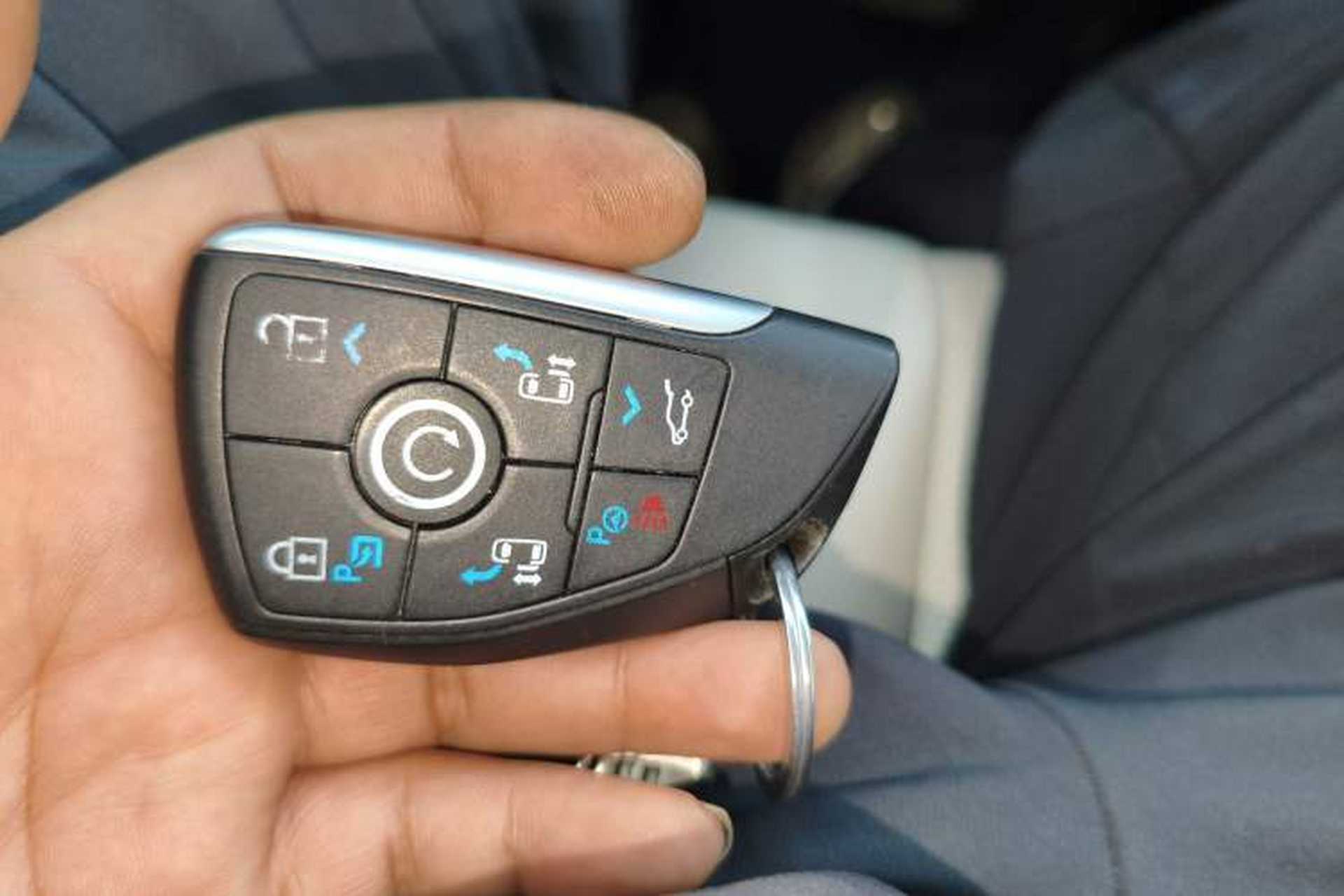 Used Buick Century 2023 2.0T Six-Seater Yinshi Edition Vehicle Key