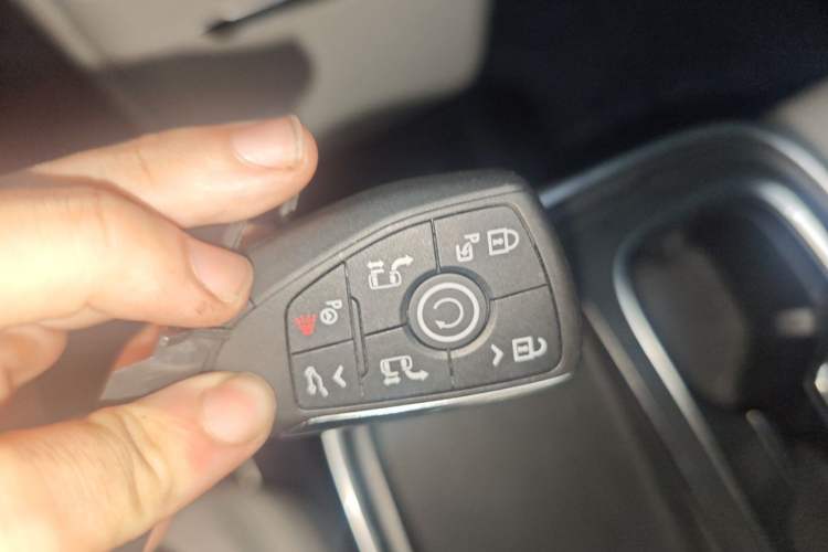 Used Buick Century 2023 2.0T Six-Seater Yinshi Edition Vehicle Key