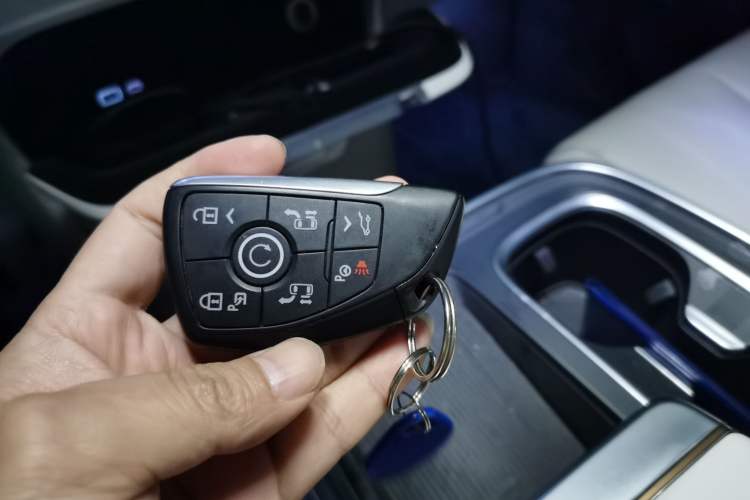 Used Buick Century 2023 2.0T Seven-Seater Yinshi Edition Vehicle Key