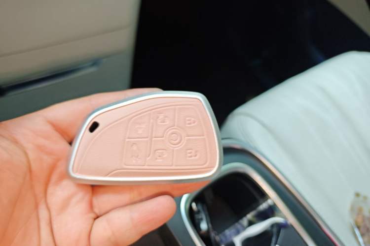 Used Buick Century 2023 2.0T Seven-Seater Yinshi Edition Vehicle Key