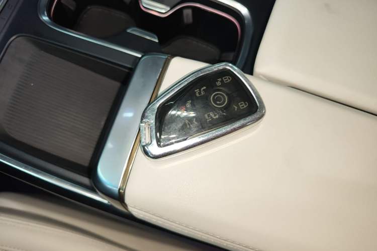 Used Buick Century 2023 2.0T Seven-Seater Yinshi Edition Vehicle Key