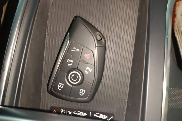Used Buick Century 2023 2.0T Seven-Seater Deluxe Edition Vehicle Key
