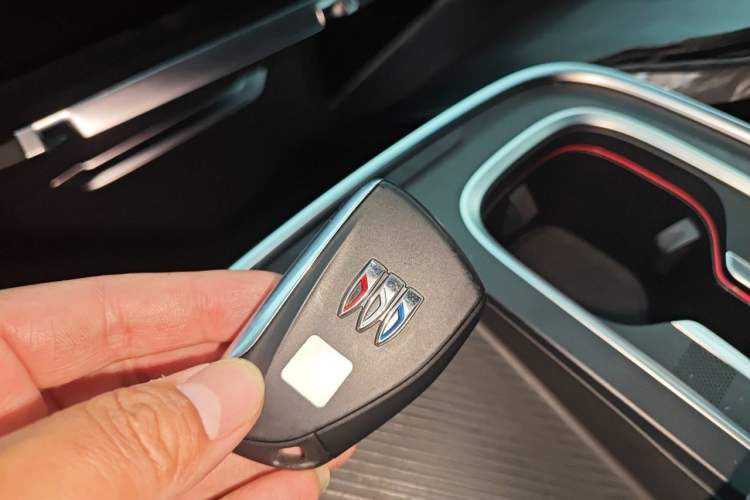 Used Buick Century 2023 2.0T Six-Seater Yinshi Edition Vehicle Key