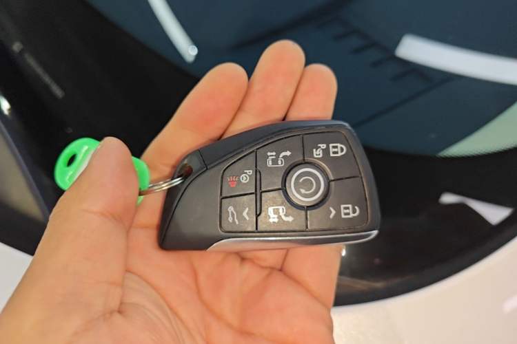 Used Buick Century 2023 2.0T Six-Seater Yinshi Edition Vehicle Key