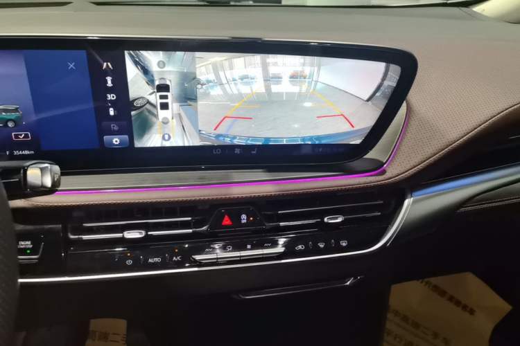 Used Buick Century 2025 2.0T Six-Seater YinShi Edition Audio And AC Panel