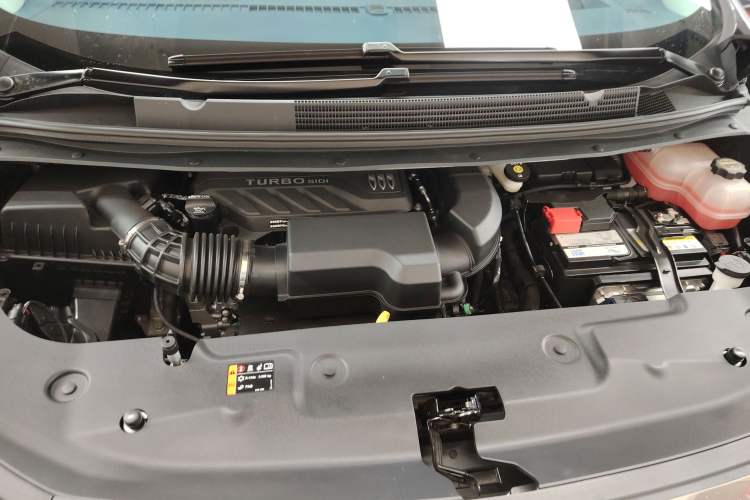 Used Buick Century 2025 2.0T Seven-Seater Yinshi Edition Engine Bay