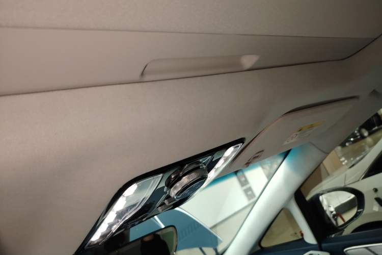 Used Buick Century 2025 2.0T Seven-Seater Yinshi Edition Headliner