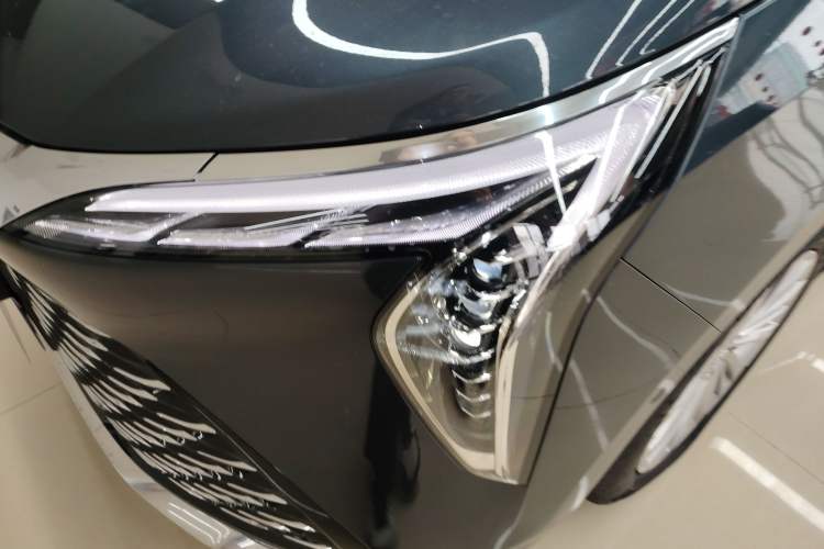 Used Buick Century 2025 2.0T Seven-Seater Yinshi Edition Left Front Headlight