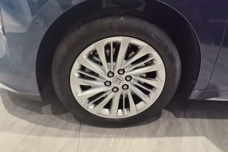 Used Buick Century 2025 2.0T Six-Seater YinShi Edition Left Front Wheel Hub