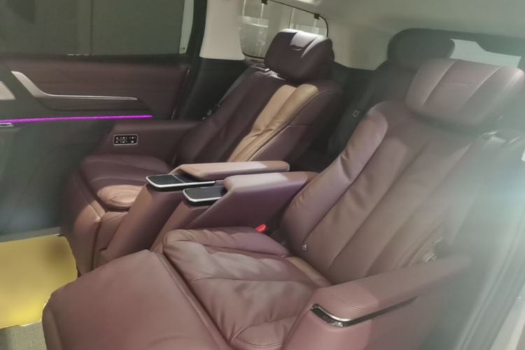 Used Buick Century 2025 2.0T Six-Seater YinShi Edition Left Rear Seat