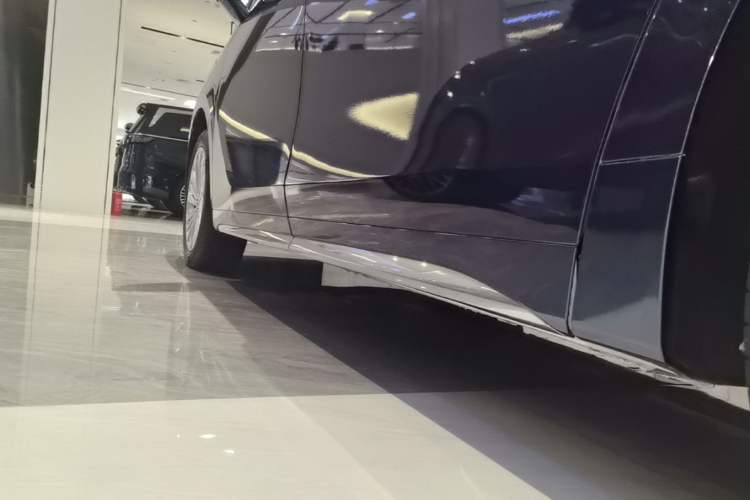 Used Buick Century 2025 2.0T Six-Seater YinShi Edition Left Side Sill