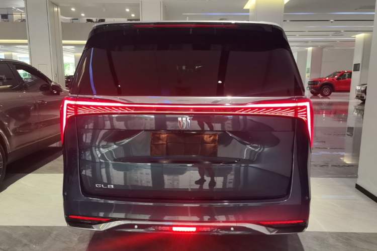 Used Buick Century 2025 2.0T Six-Seater YinShi Edition Rear