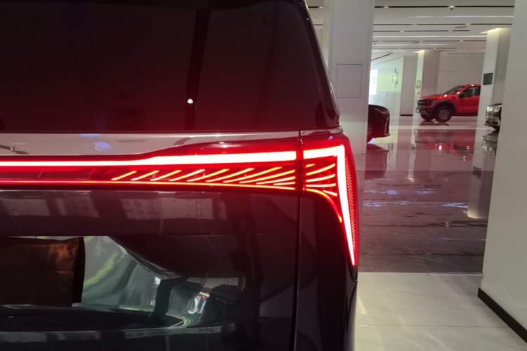 Used Buick Century 2025 2.0T Six-Seater YinShi Edition Right Rear Taillight