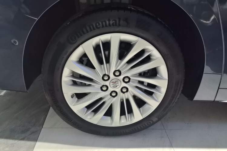 Used Buick Century 2025 2.0T Six-Seater YinShi Edition Right Rear Wheel Hub