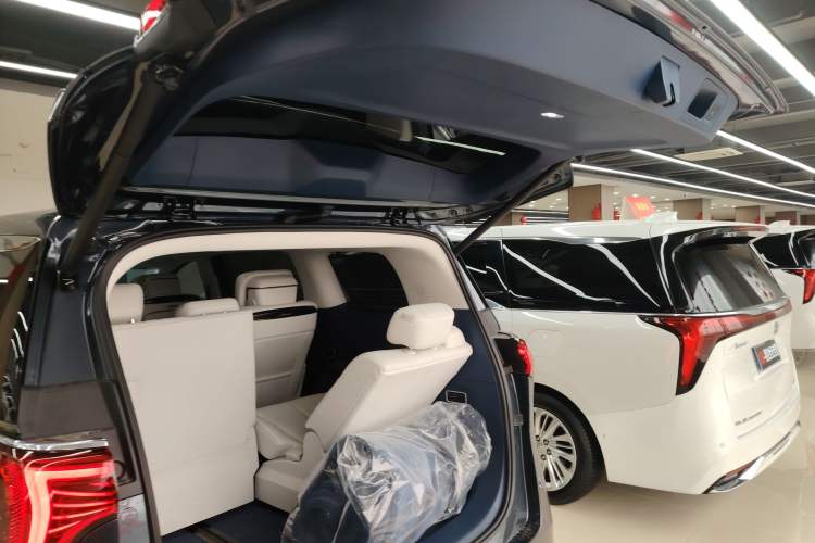 Used Buick Century 2025 2.0T Seven-Seater Yinshi Edition Trunk
