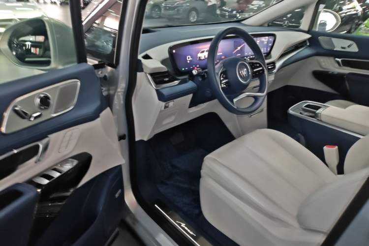 Used Buick Century 2025 2.0T Seven-Seater Yinshi Edition Driver Seat