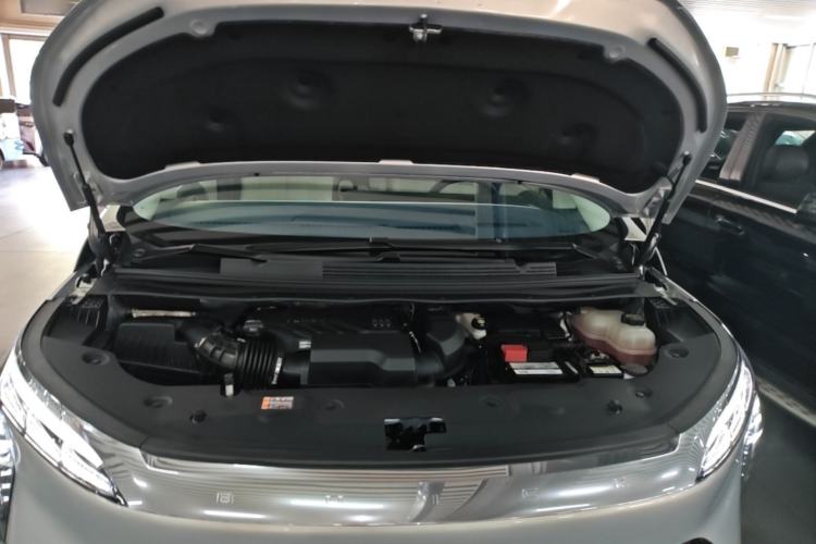 Used Buick Century 2025 2.0T Seven-Seater Yinshi Edition Engine Bay