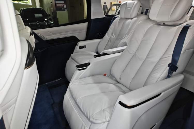 Used Buick Century 2025 2.0T Seven-Seater Yinshi Edition Left Rear Seat