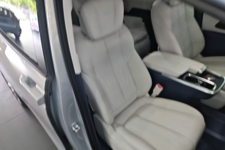 Used Buick Century 2025 2.0T Seven-Seater Yinshi Edition Right Front Seat