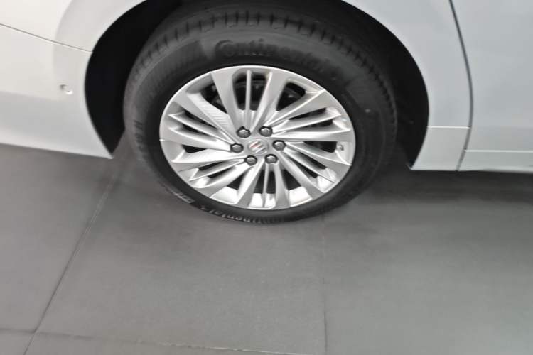 Used Buick Century 2025 2.0T Seven-Seater Yinshi Edition Right Rear Wheel Hub
