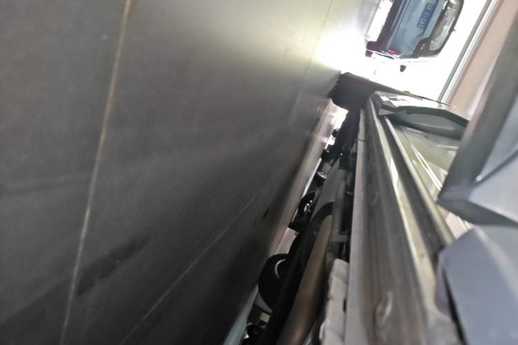 Used Buick Century 2025 2.0T Seven-Seater Yinshi Edition Right Side Sill