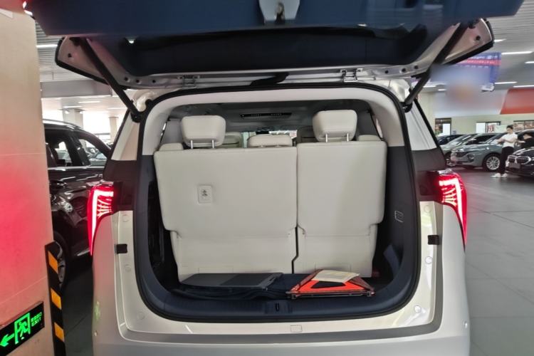 Used Buick Century 2025 2.0T Seven-Seater Yinshi Edition Trunk