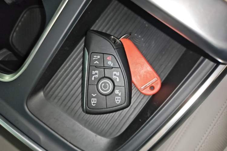 Used Buick Century 2025 2.0T Seven-Seater Yinshi Edition Vehicle Key
