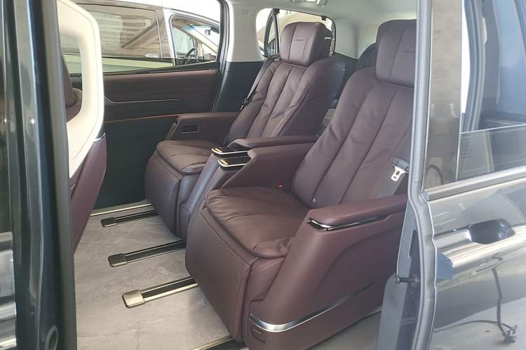 Used Buick Century 2025 2.0T Six-Seater YinShi Edition Left Rear Seat
