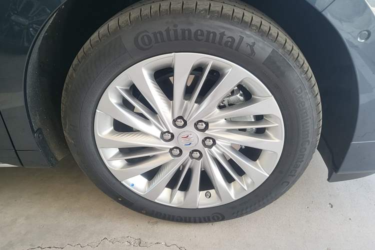 Used Buick Century 2025 2.0T Six-Seater YinShi Edition Right Front Wheel Hub
