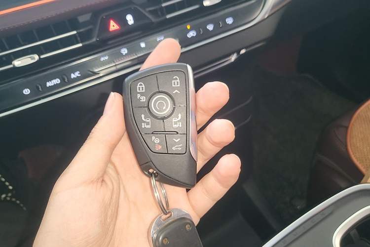 Used Buick Century 2025 2.0T Six-Seater YinShi Edition Vehicle Key