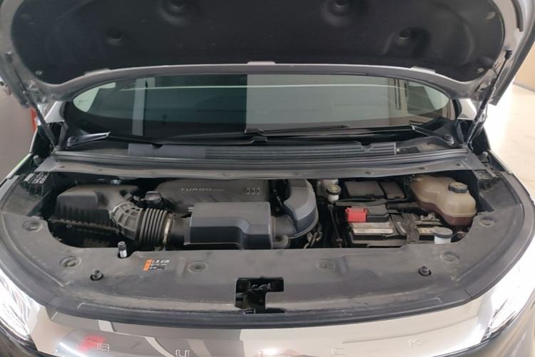 Used Buick Century 2025 2.0T Four-Seat Private Edition Engine Bay