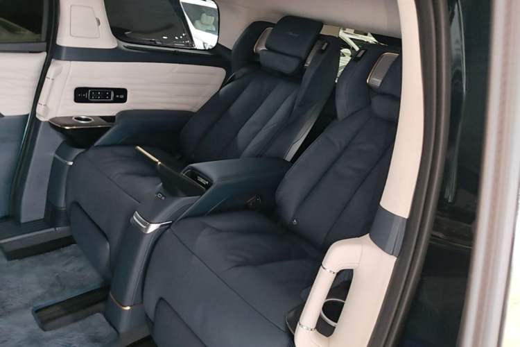 Used Buick Century 2025 2.0T Four-Seat Private Edition Left Rear Seat