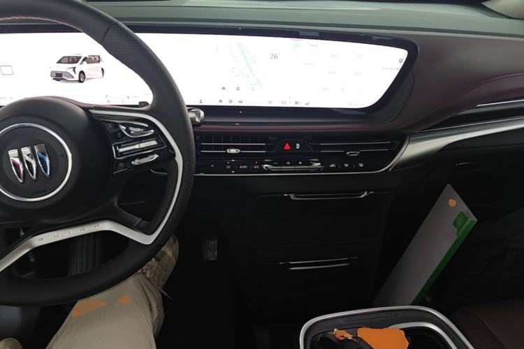 Used Buick Century 2025 2.0T Seven-Seater Yinshi Edition Center Console