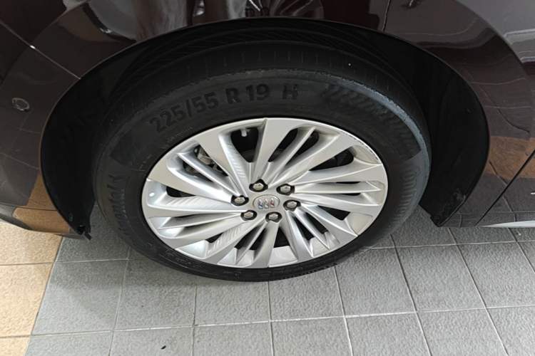Used Buick Century 2025 2.0T Seven-Seater Yinshi Edition Left Front Wheel Hub