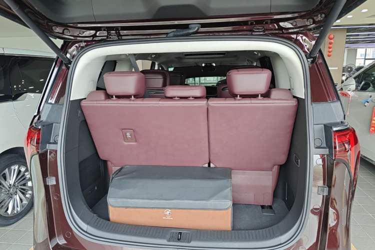 Used Buick Century 2025 2.0T Seven-Seater Yinshi Edition Trunk