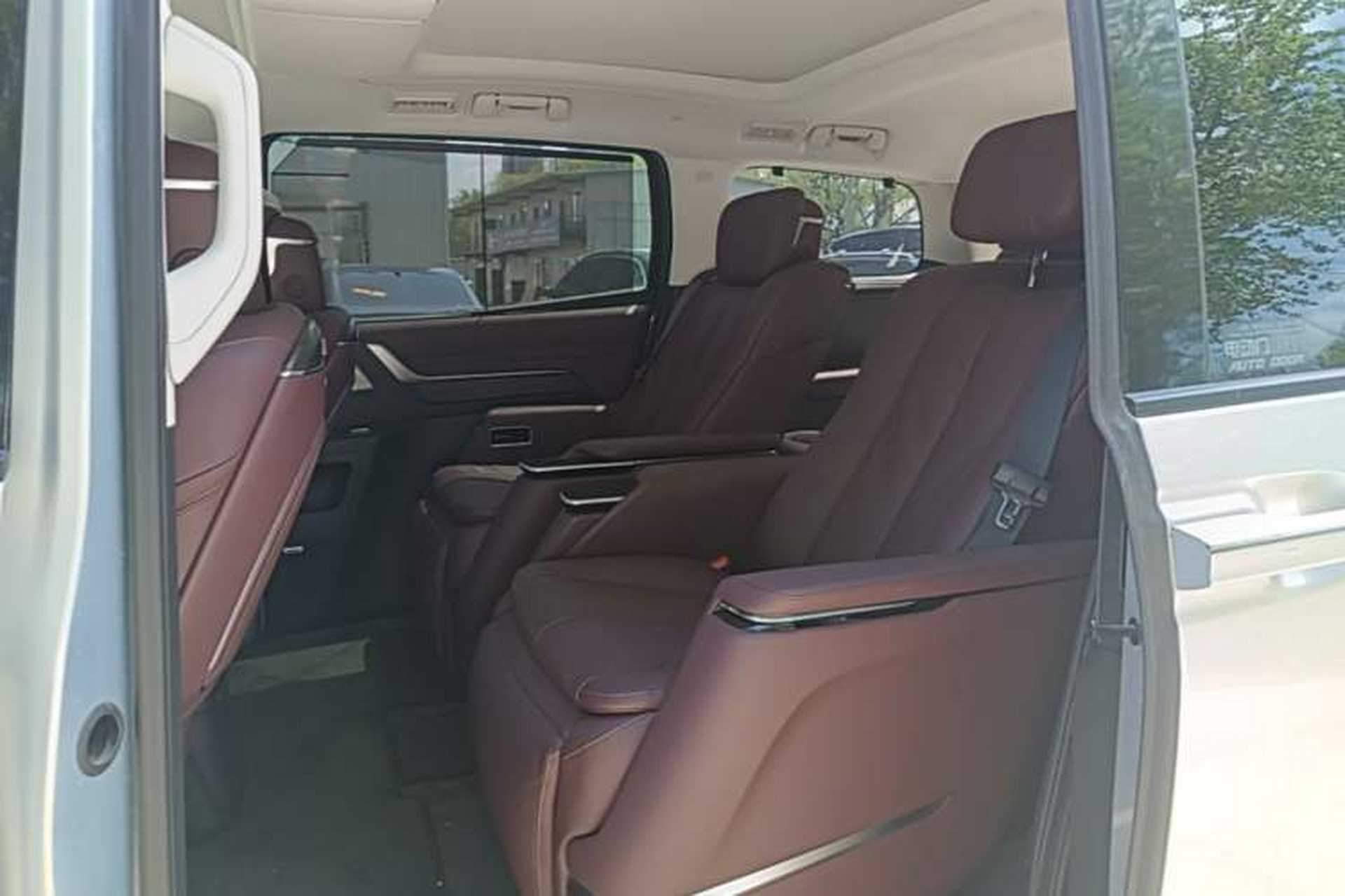 Used Buick Century 2025 2.0T Six-Seater YinShi Edition Left Rear Seat