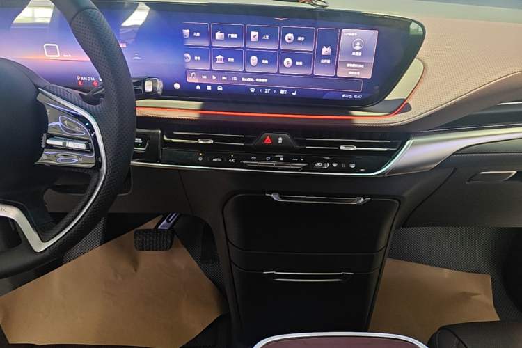 Used Buick Century 2025 2.0T Six-Seater YinShi Edition Audio And AC Panel